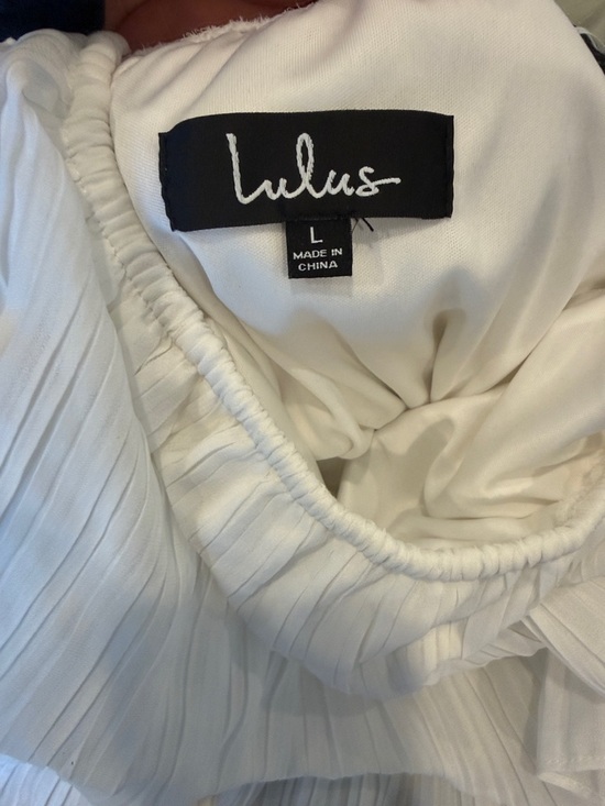 Elegant White Ruffled Layered Midi Dress - Picture 3 of 3